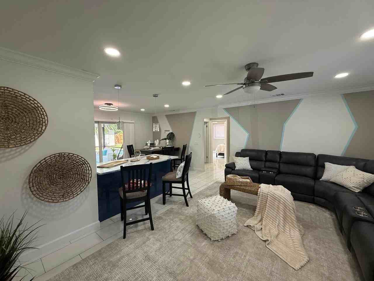 721 Nw 36th St - Photo 2 of 12