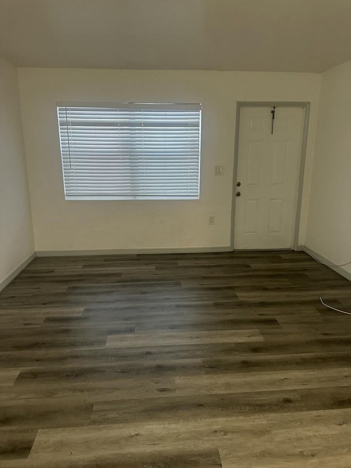 555 W 6th St #1 - Photo 2 of 14