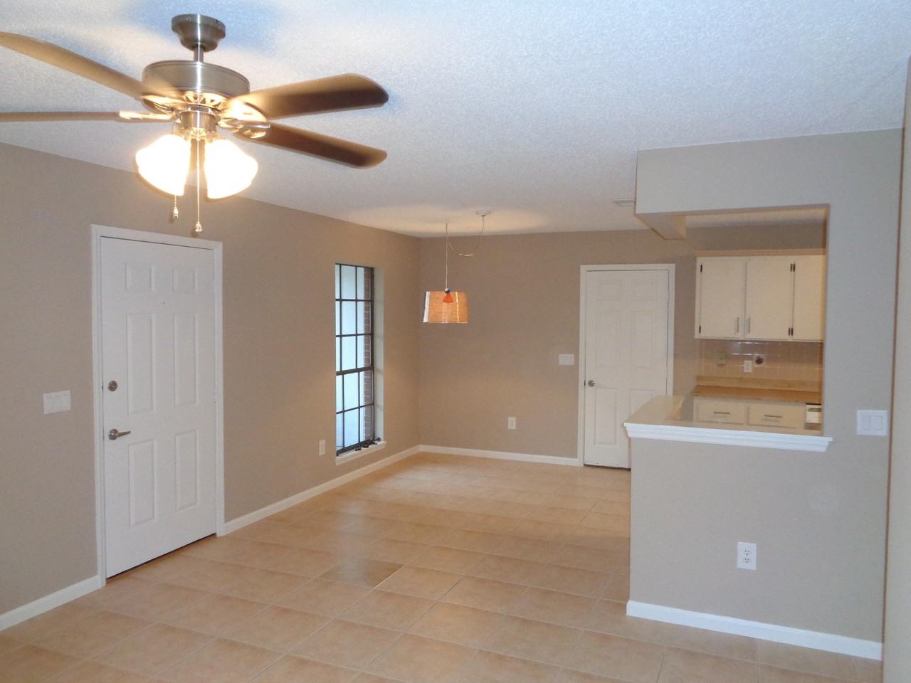 712 Nw Avens St - Photo 4 of 22