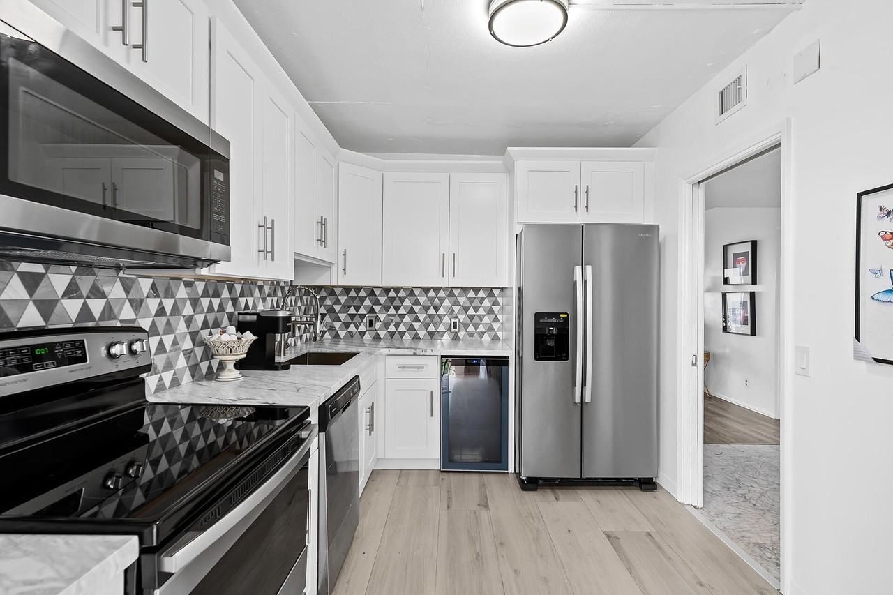 3200 N Palm Aire Dr #901 - Photo 4 of 28