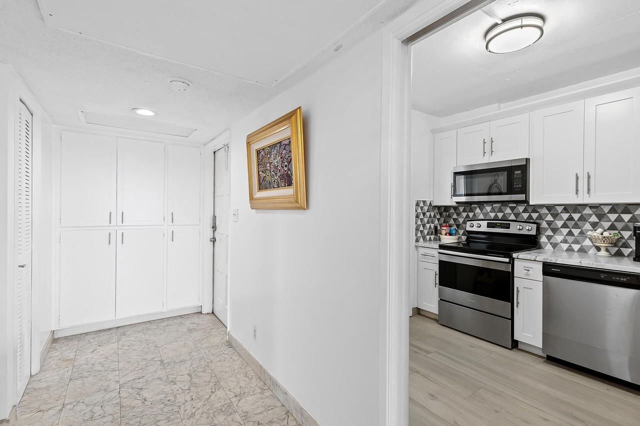 3200 N Palm Aire Dr #901 - Photo 5 of 28