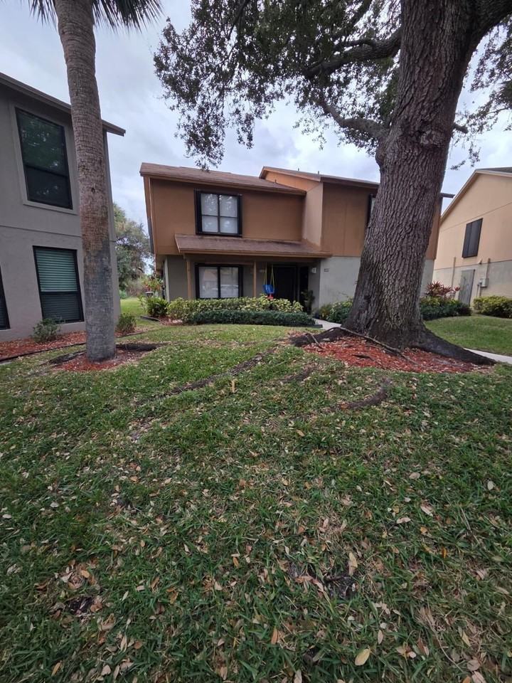 810 Sandtree Dr - Photo 2 of 37