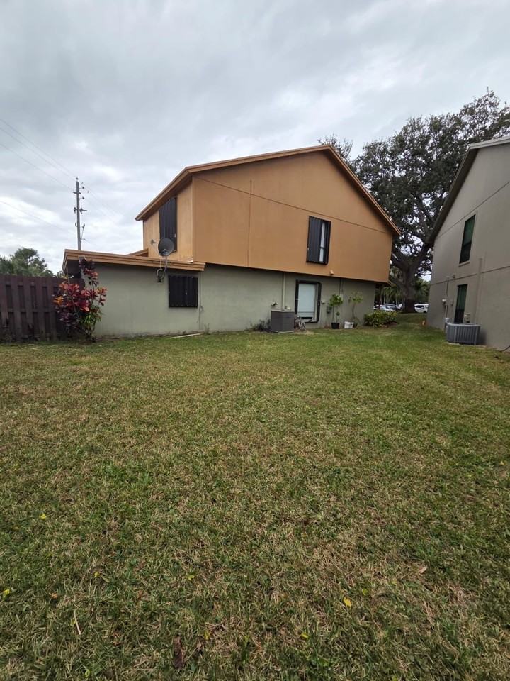 810 Sandtree Dr - Photo 5 of 37