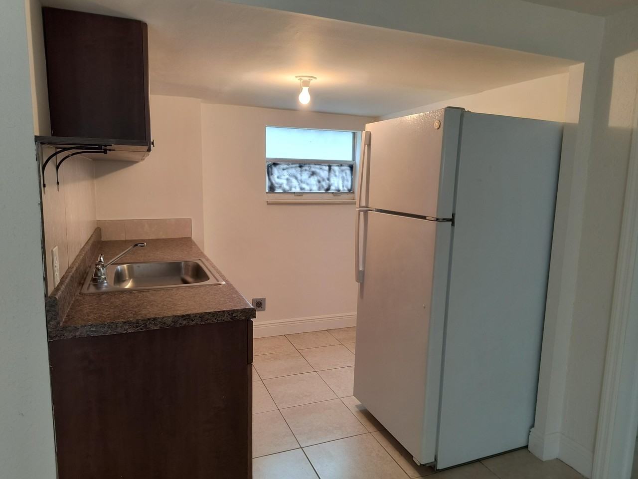 1007 S E St #A - Photo 4 of 17