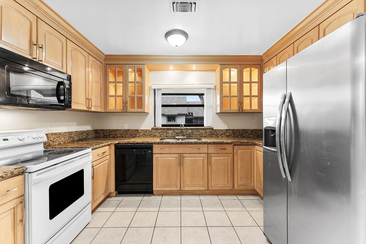 1593 Cabot Ln #8 - Photo 3 of 19