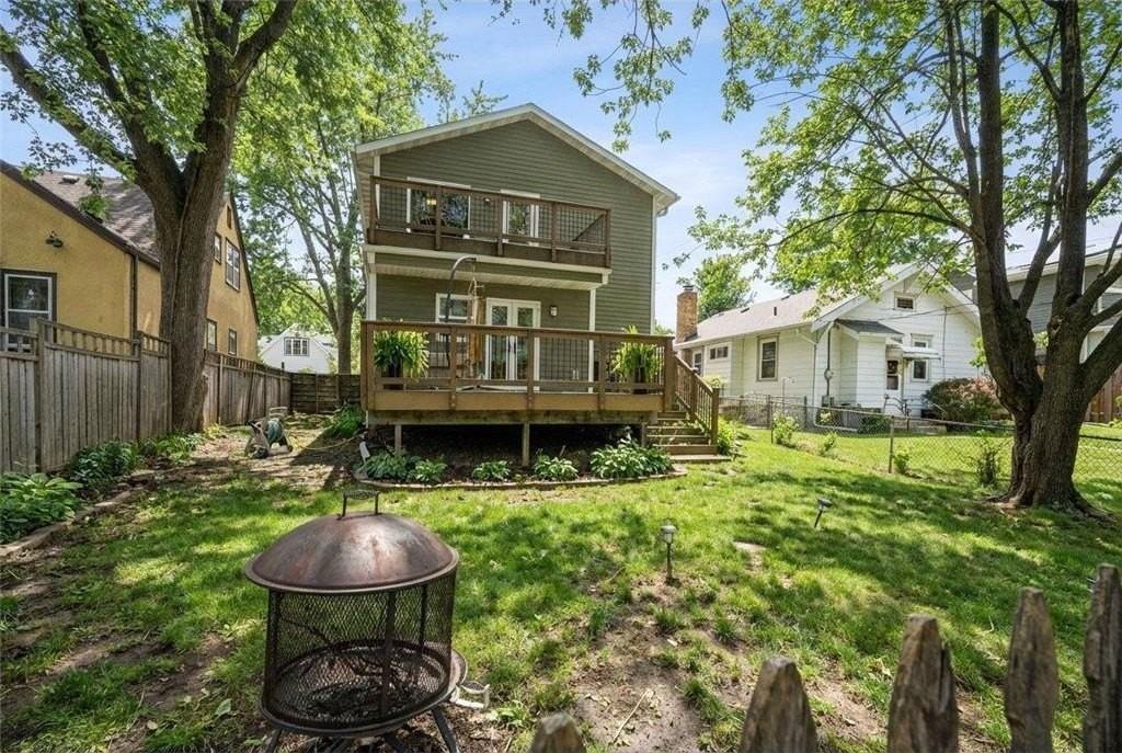 241 Russell Ave S - Photo 4 of 42