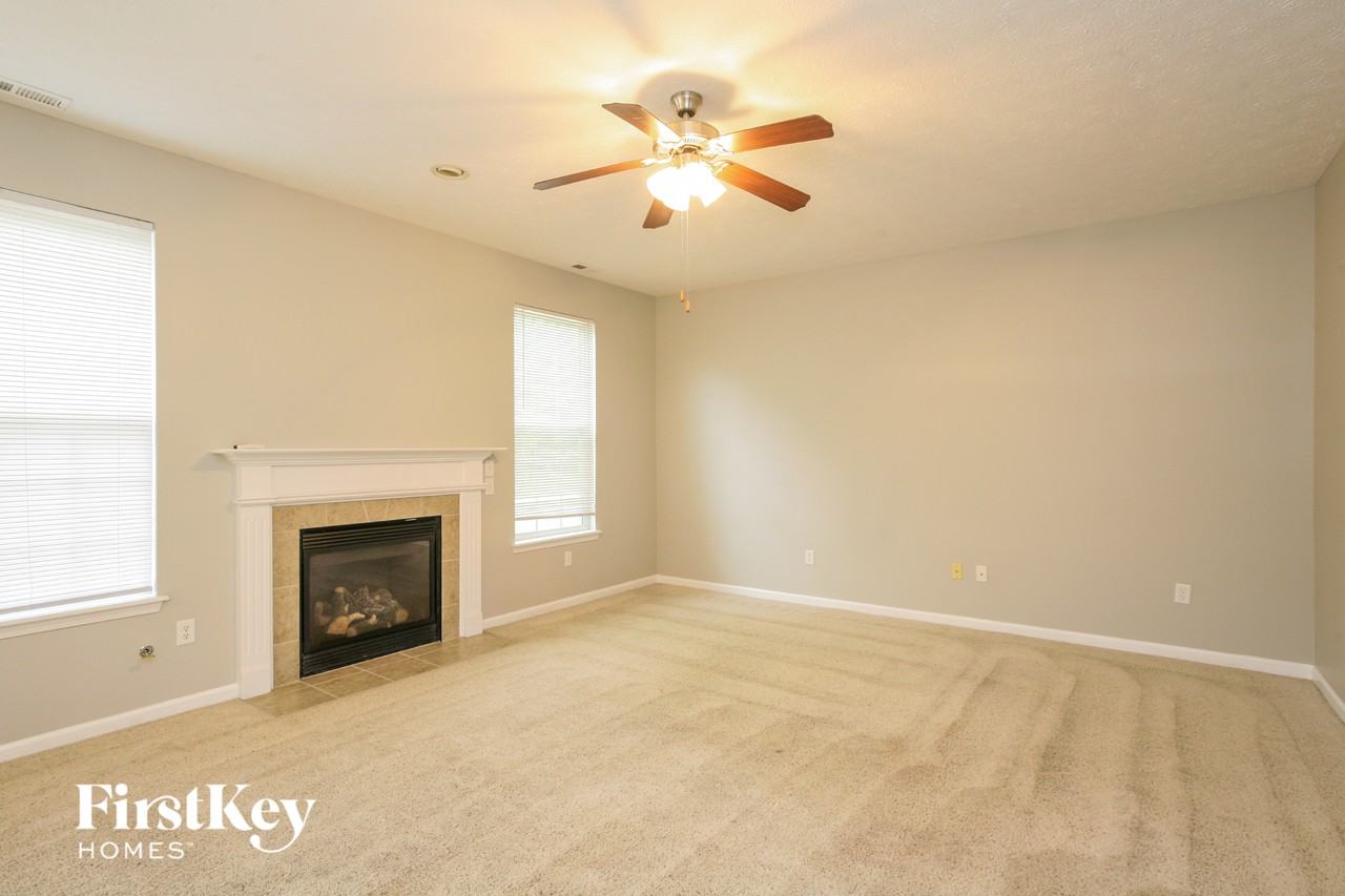 13858 Ellsworth Ln - Photo 3 of 15