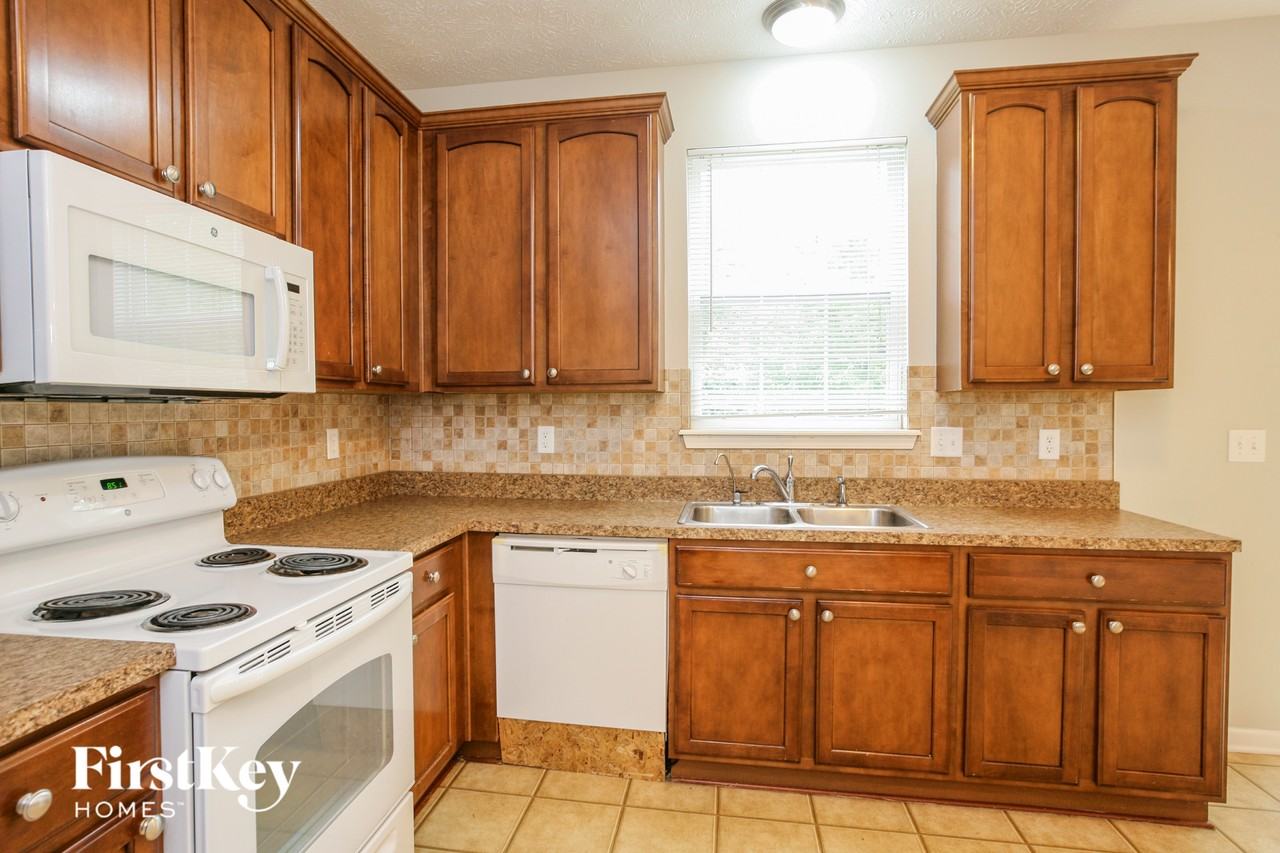 13858 Ellsworth Ln - Photo 5 of 15