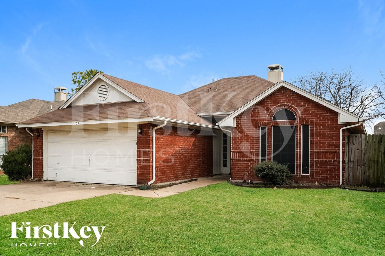 1371 Gainsborough Way - Photo 2 of 19