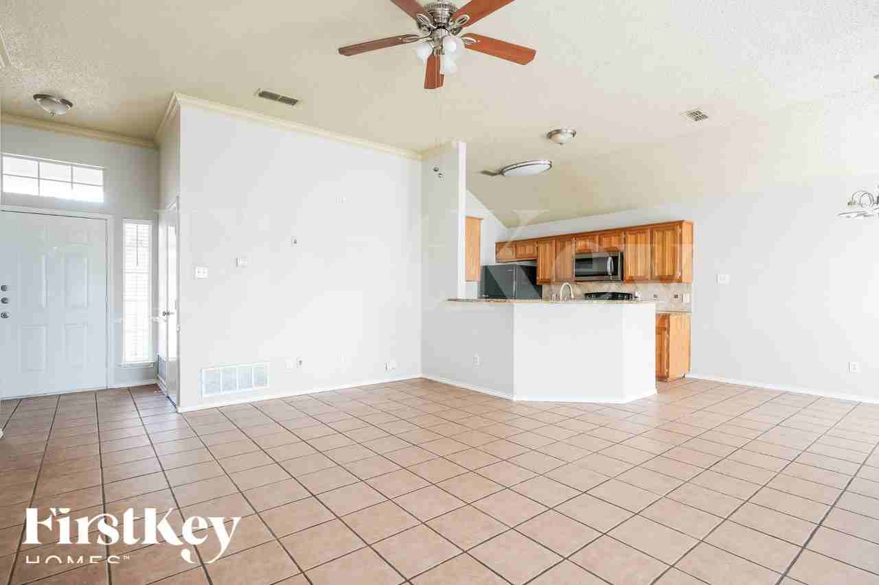 1371 Gainsborough Way - Photo 3 of 19