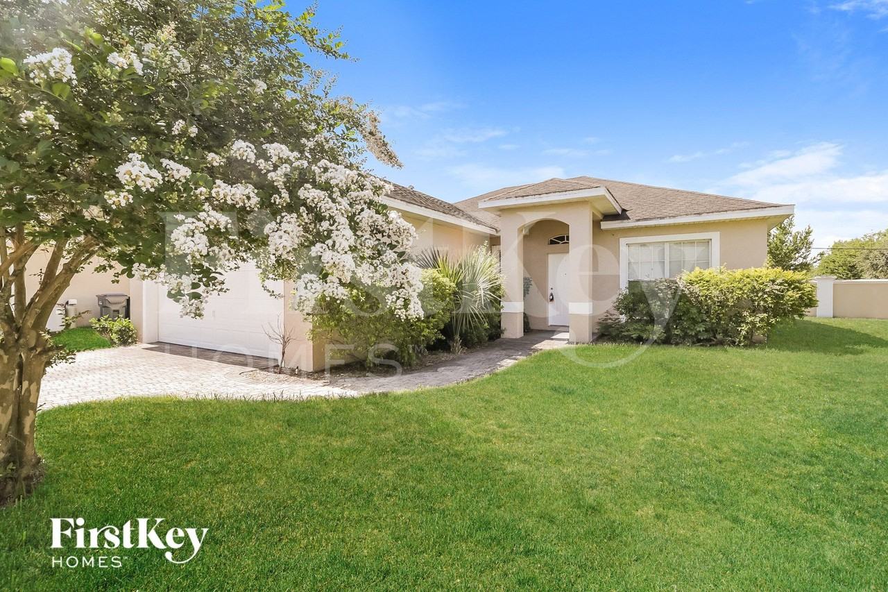 1020 Robin Ln - Photo 3 of 15