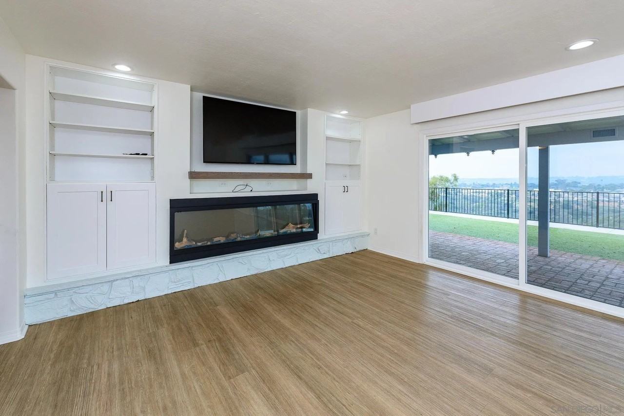 5640 Del Cerro Blvd - Photo 3 of 38