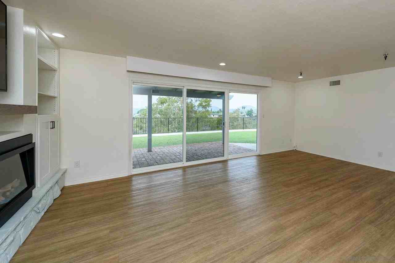 5640 Del Cerro Blvd - Photo 4 of 38