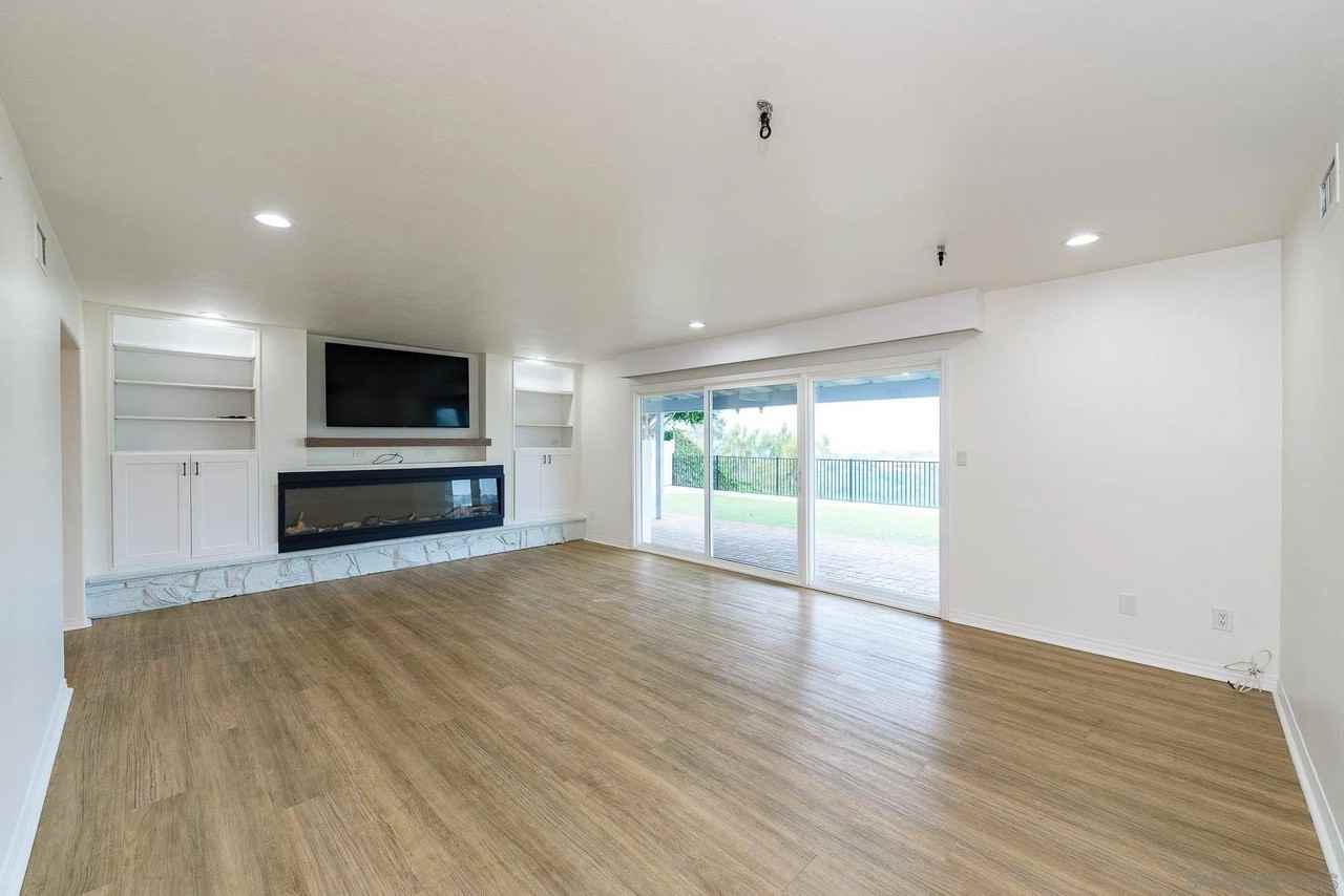 5640 Del Cerro Blvd - Photo 5 of 38