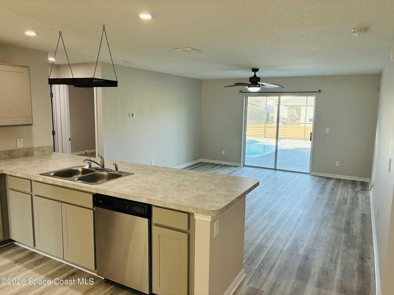 487 Dadeville St Se - Photo 5 of 19