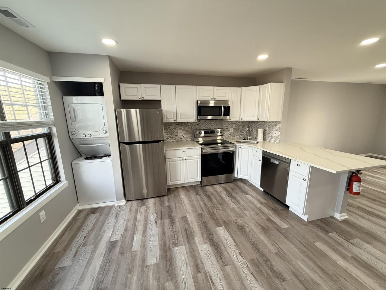 3137 Woodlands Dr - Photo 3 of 14