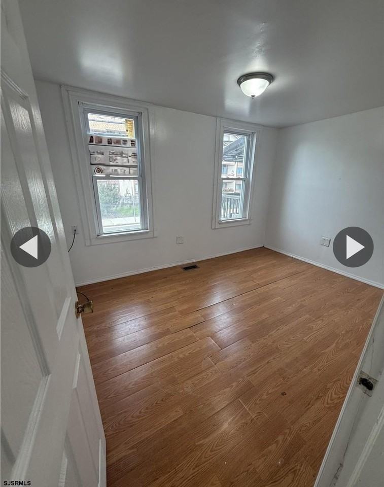 1422 Baltic Ave - Photo 3 of 4