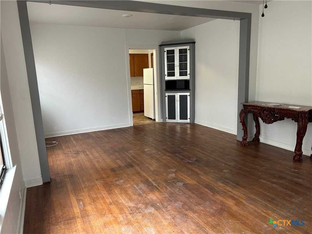 816 S Austin St - Photo 7 of 21