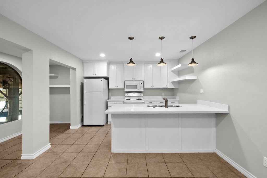 1313 Harbor Island Dr - Photo 6 of 27