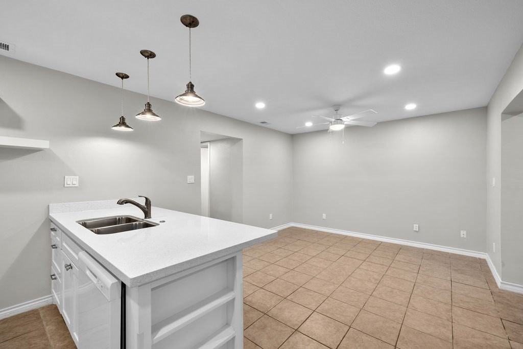 1313 Harbor Island Dr - Photo 7 of 27