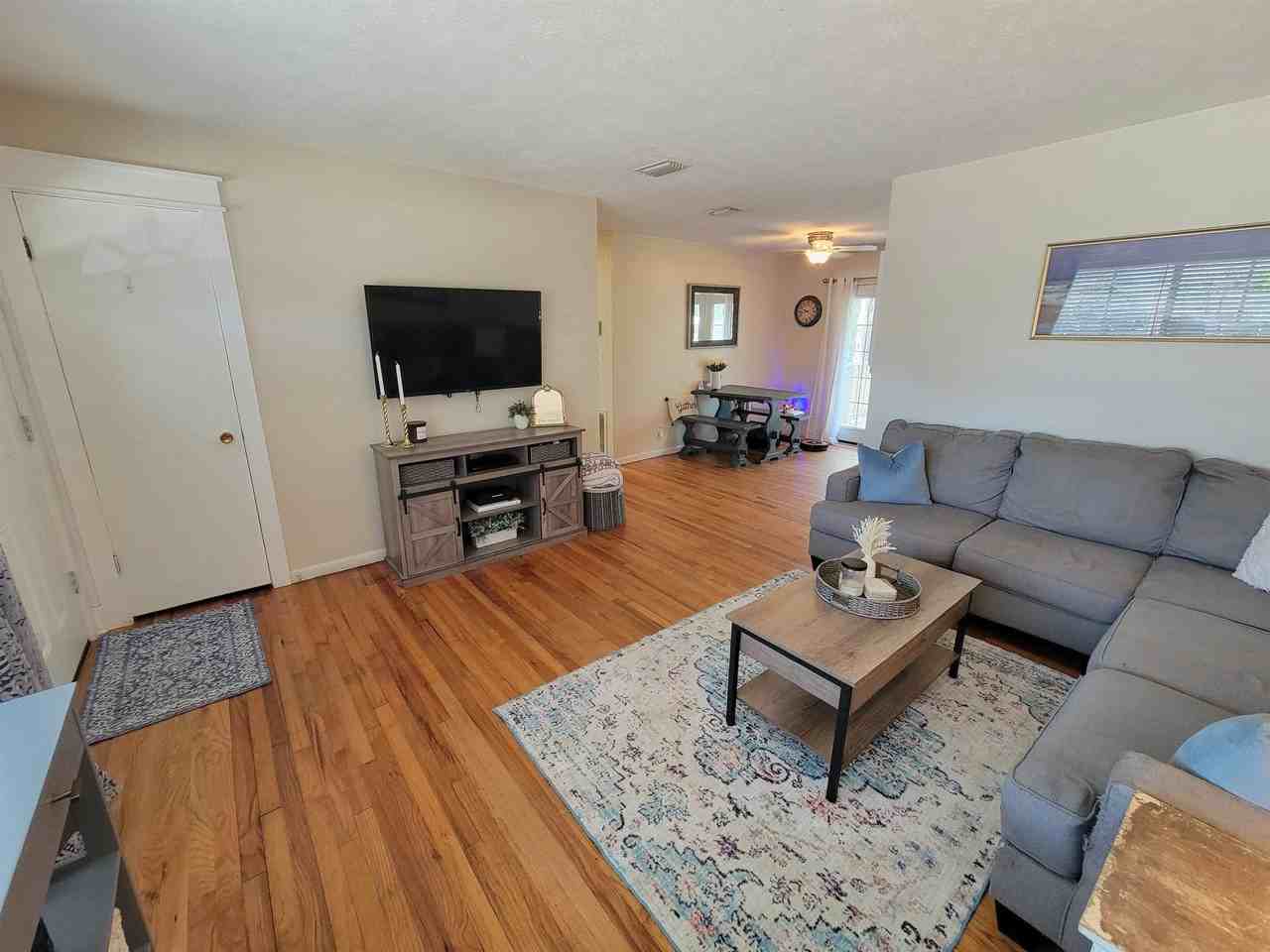 404 Sabal Ct - Photo 2 of 24