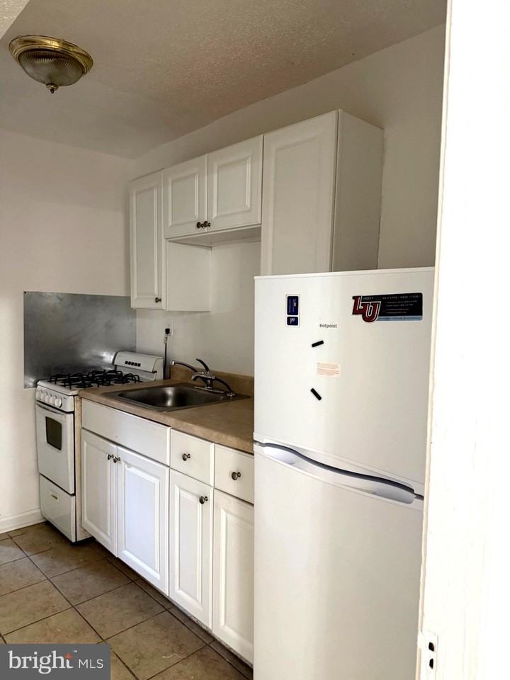 1226 18th Pl Ne - Photo 3 of 3