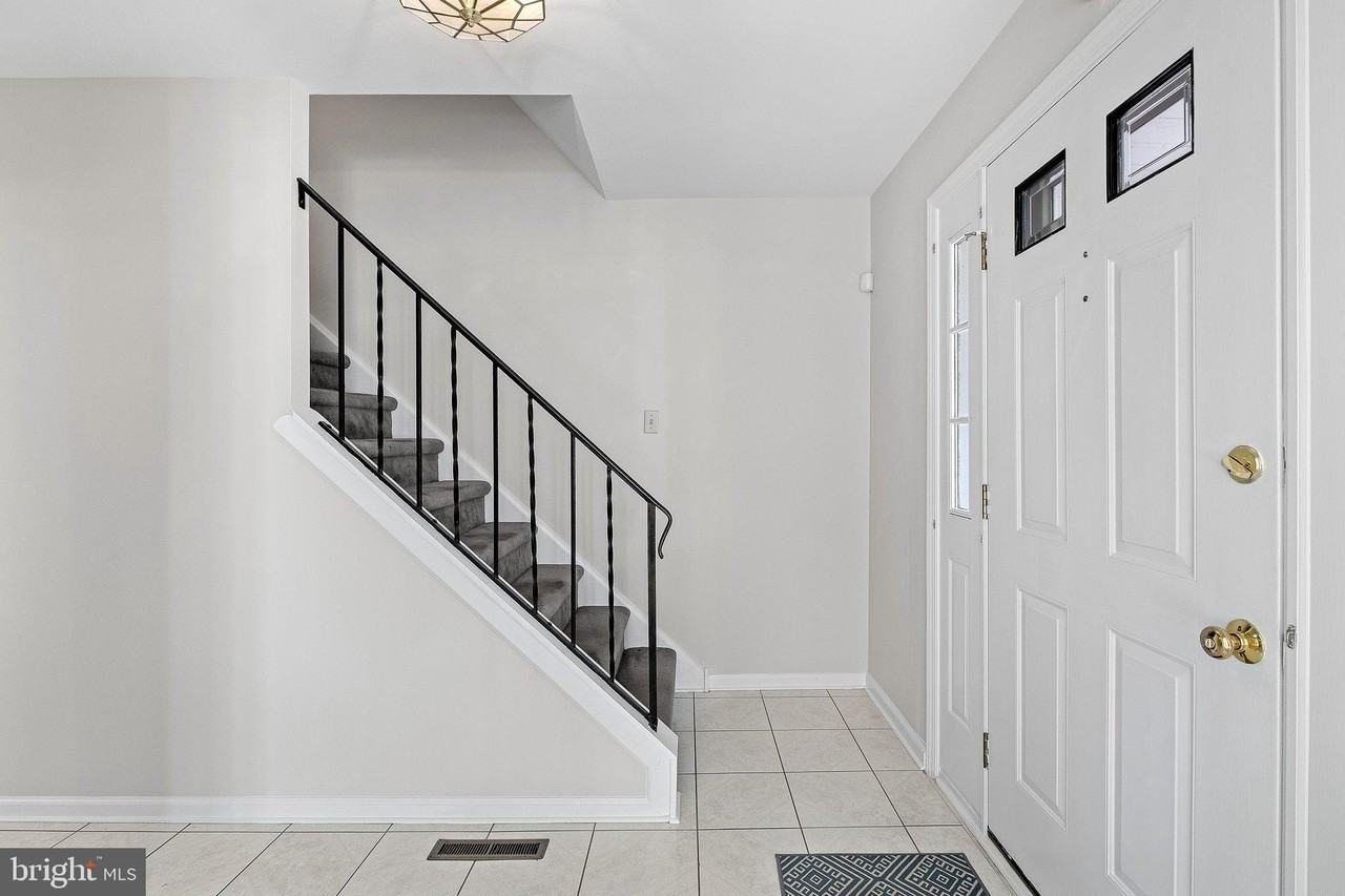 2409 Sweetbriar Rd - Photo 4 of 36