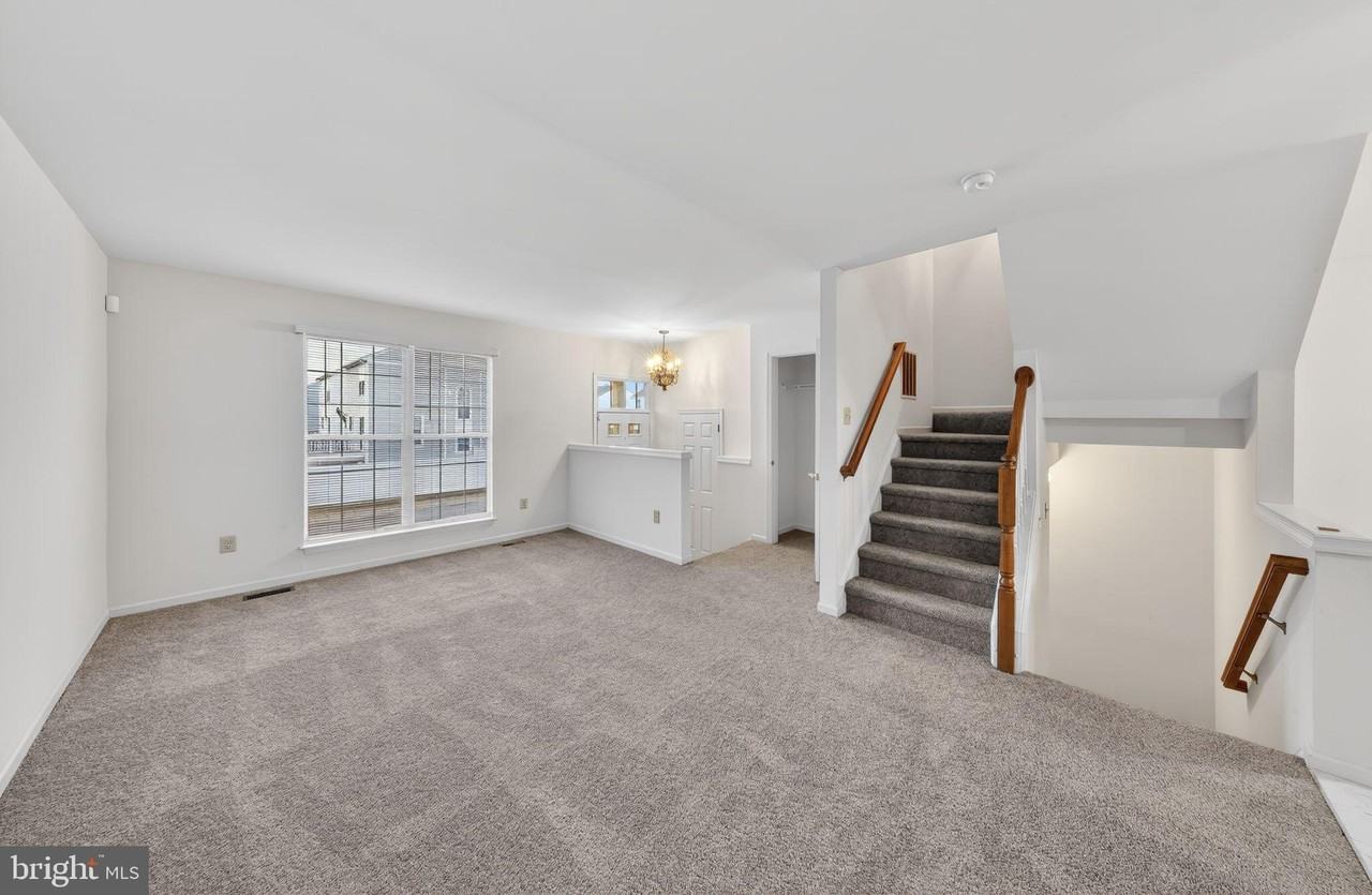 409 Feather Dr - Photo 3 of 29