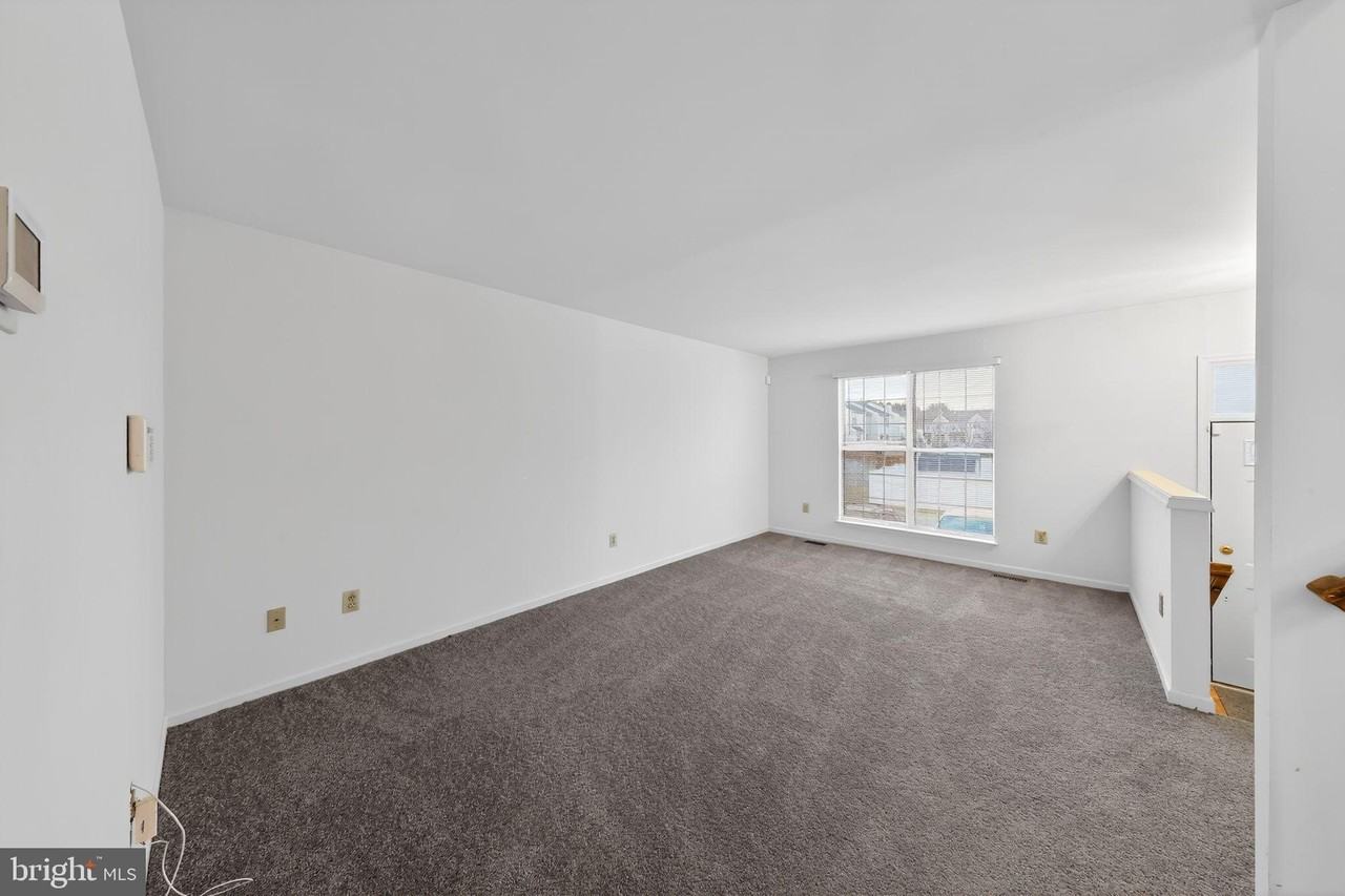 409 Feather Dr - Photo 4 of 29