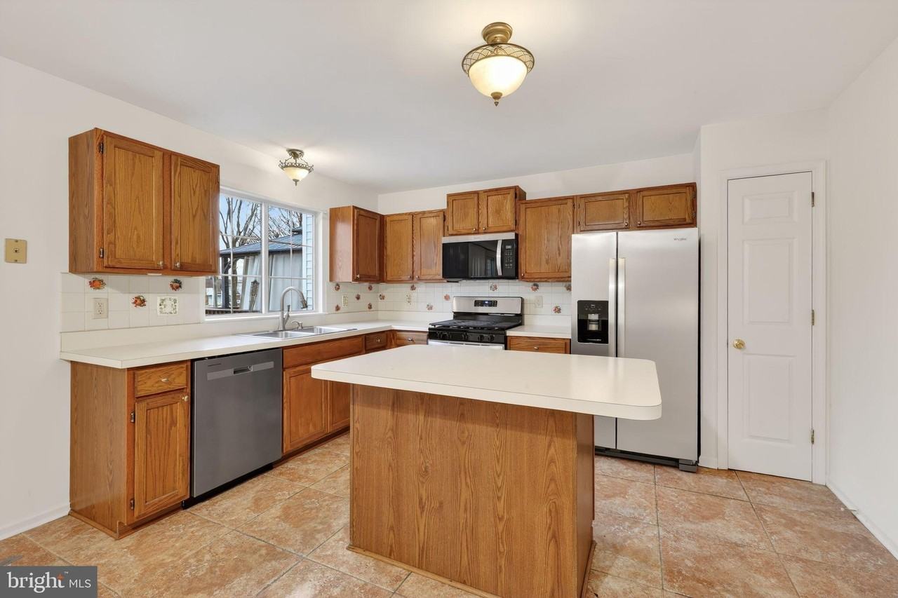 409 Feather Dr - Photo 7 of 29