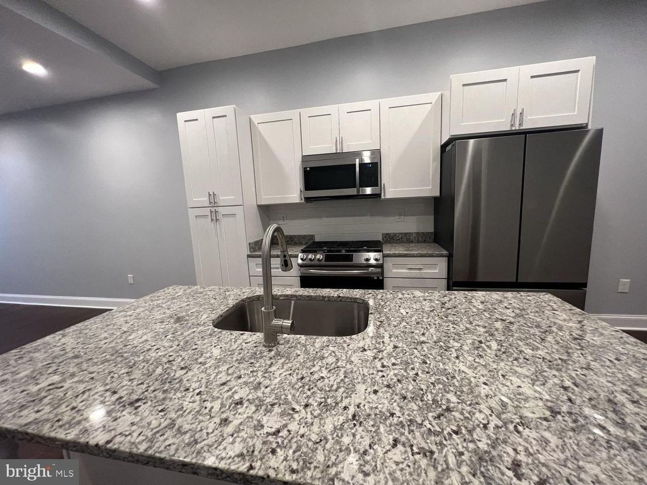 1607 E Biddle St - Photo 5 of 23