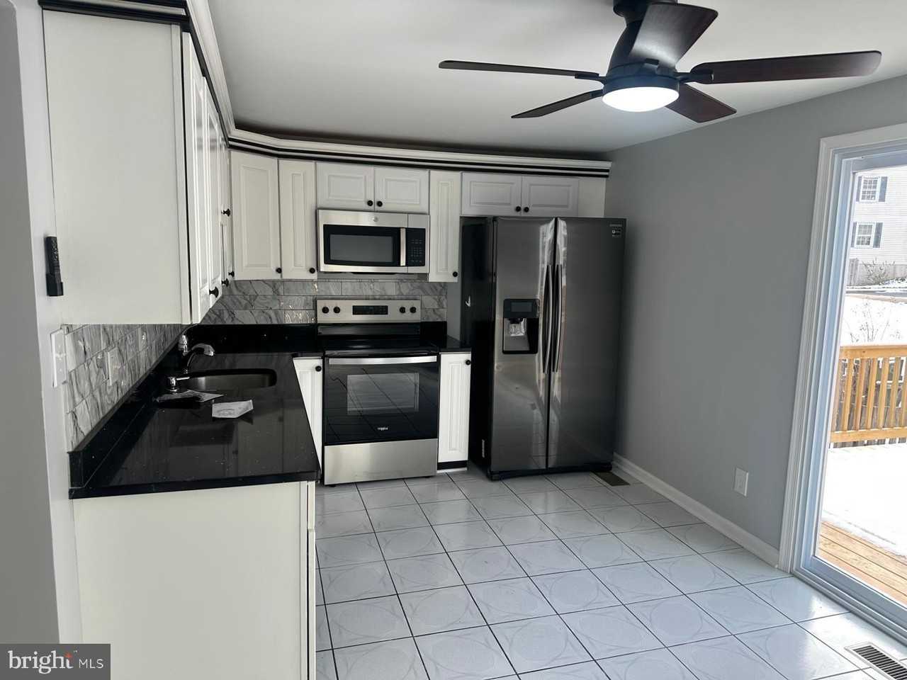 5363 King Arthur Cir - Photo 4 of 23