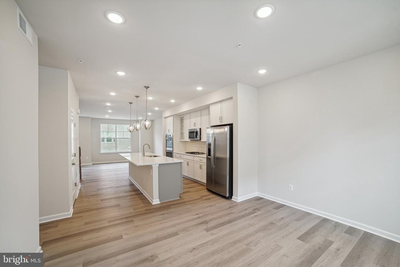 2513 Gatwick Ln - Photo 3 of 20