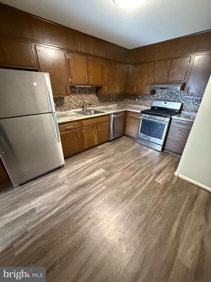 1375 Pershing Blvd Apt 601 #601 - Photo 4 of 10