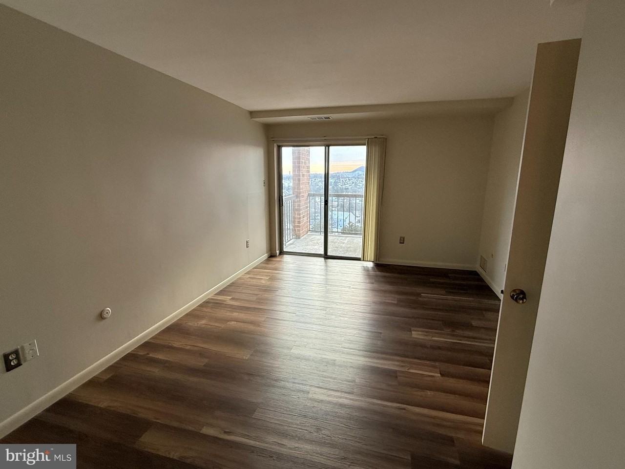 1375 Pershing Blvd Apt 601 #601 - Photo 7 of 10