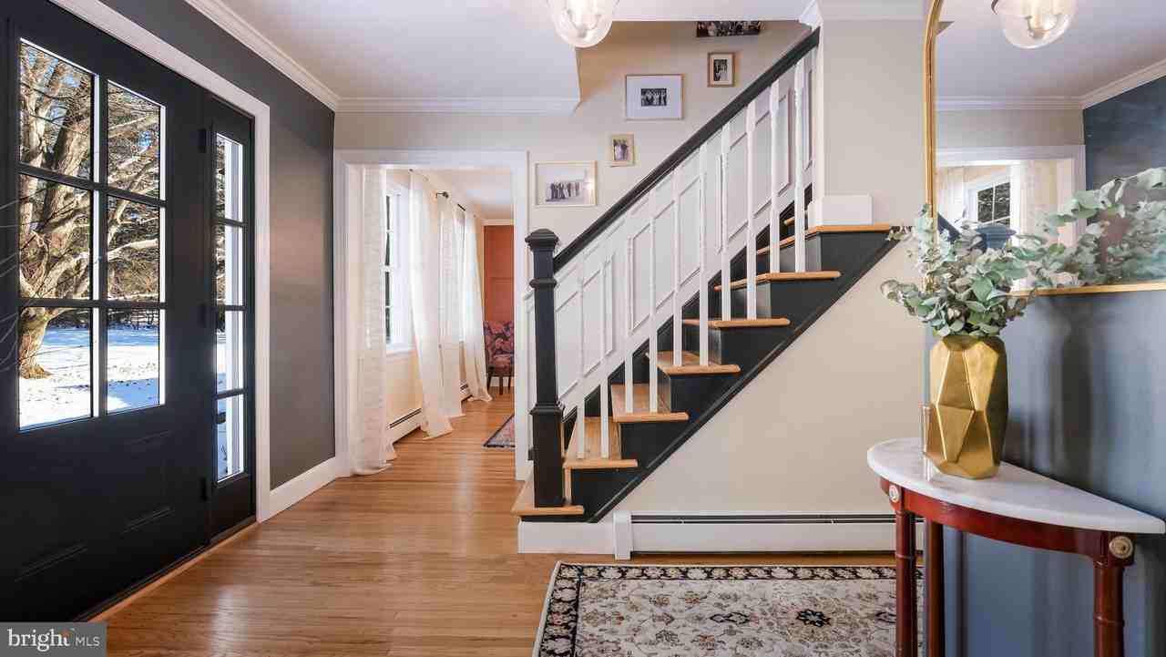 154 Ash Way - Photo 5 of 36