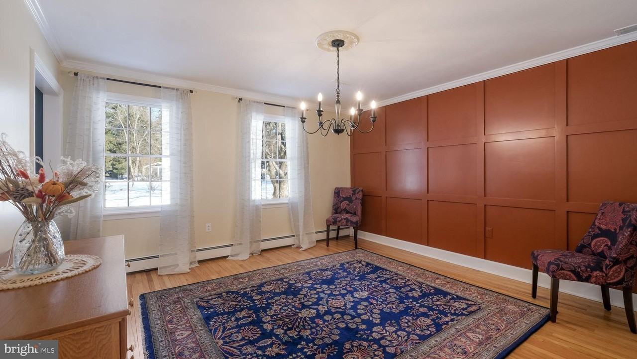 154 Ash Way - Photo 6 of 36