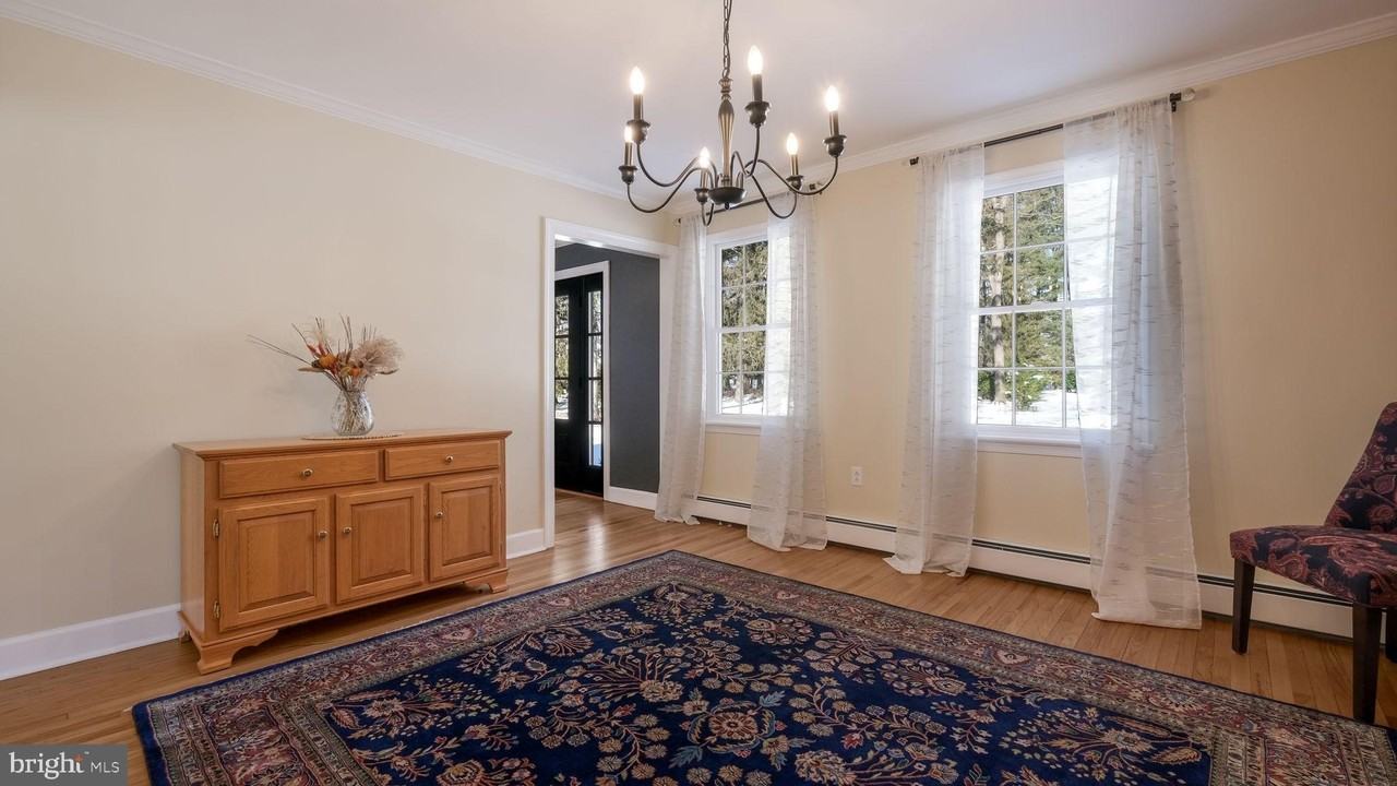 154 Ash Way - Photo 7 of 36