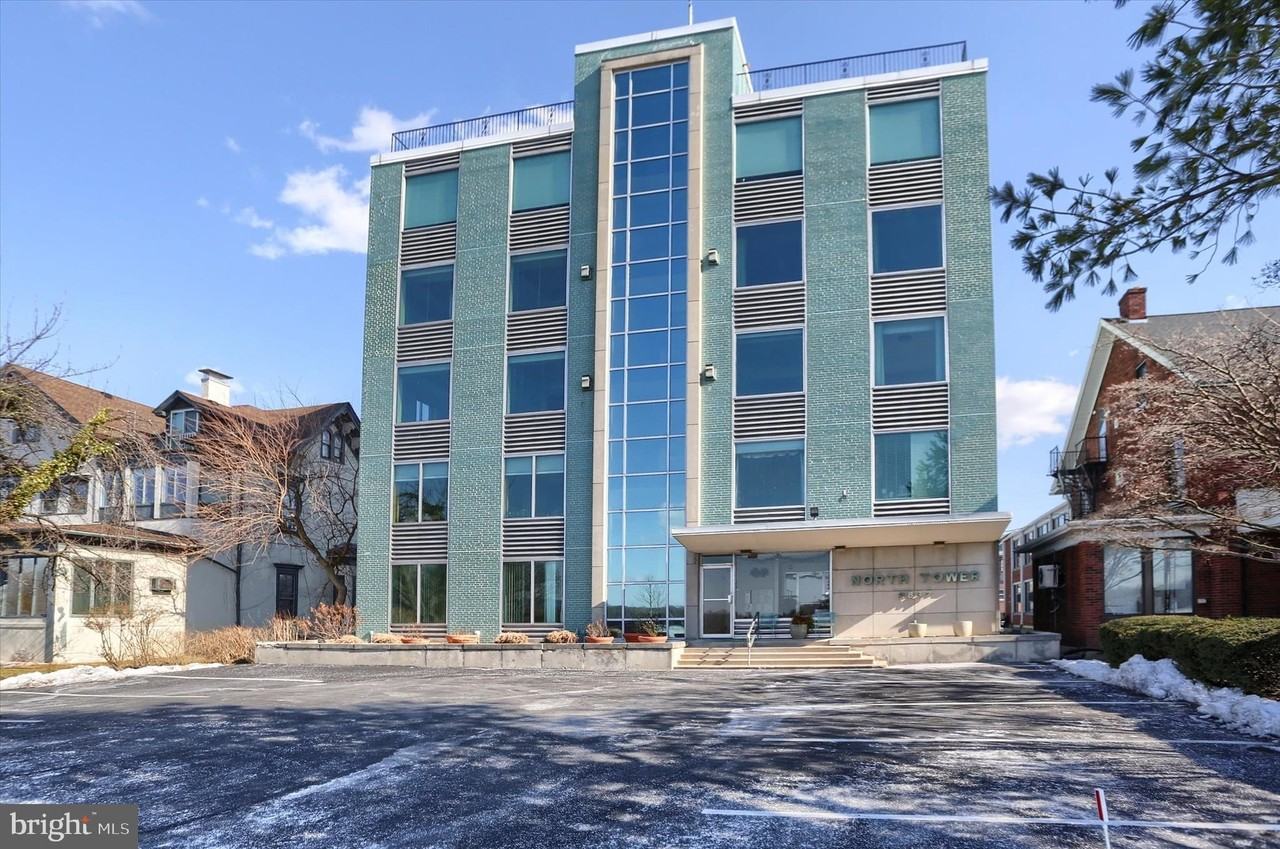 2837 N Front St Apt 301 #301 - Photo 3 of 48