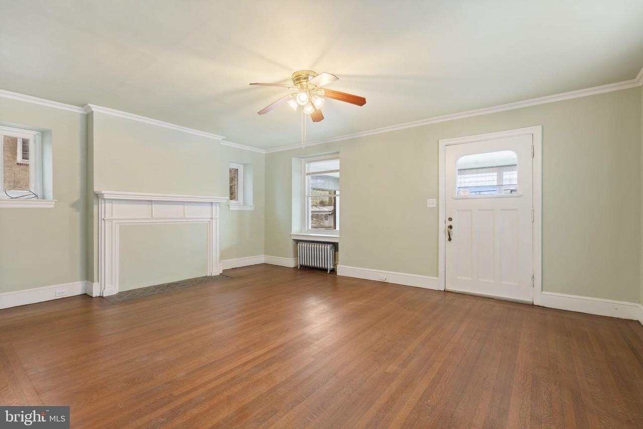 112 E Township Line Rd - Photo 3 of 26