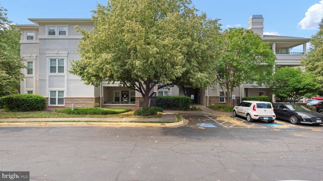 12004 Taliesin Pl Apt 32 #32 - Photo 2 of 26