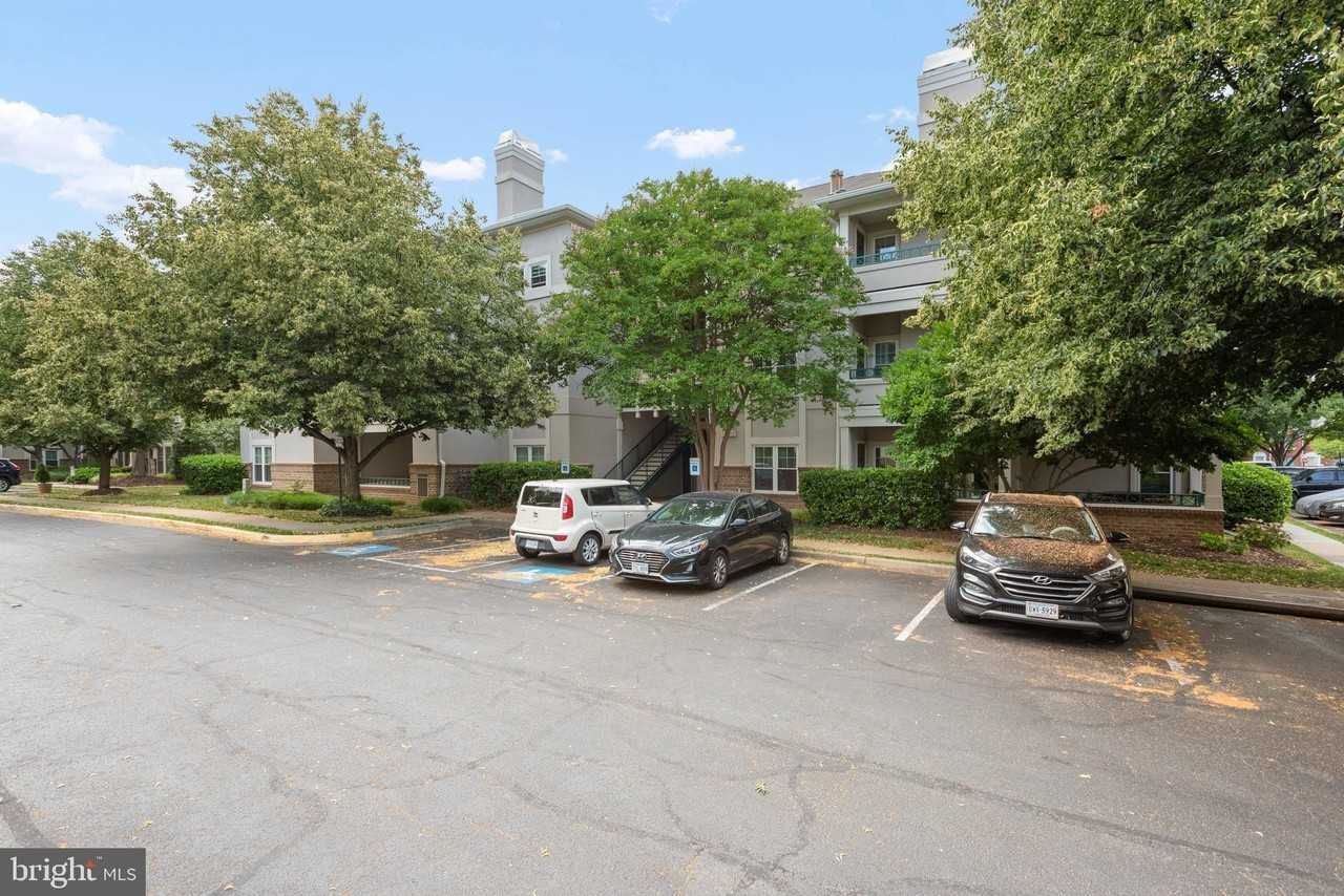 12004 Taliesin Pl Apt 32 #32 - Photo 3 of 26