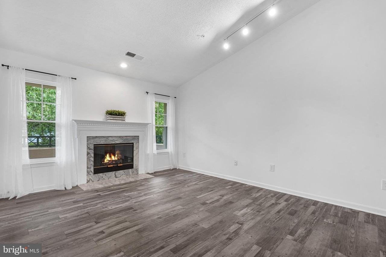 12004 Taliesin Pl Apt 32 #32 - Photo 5 of 26