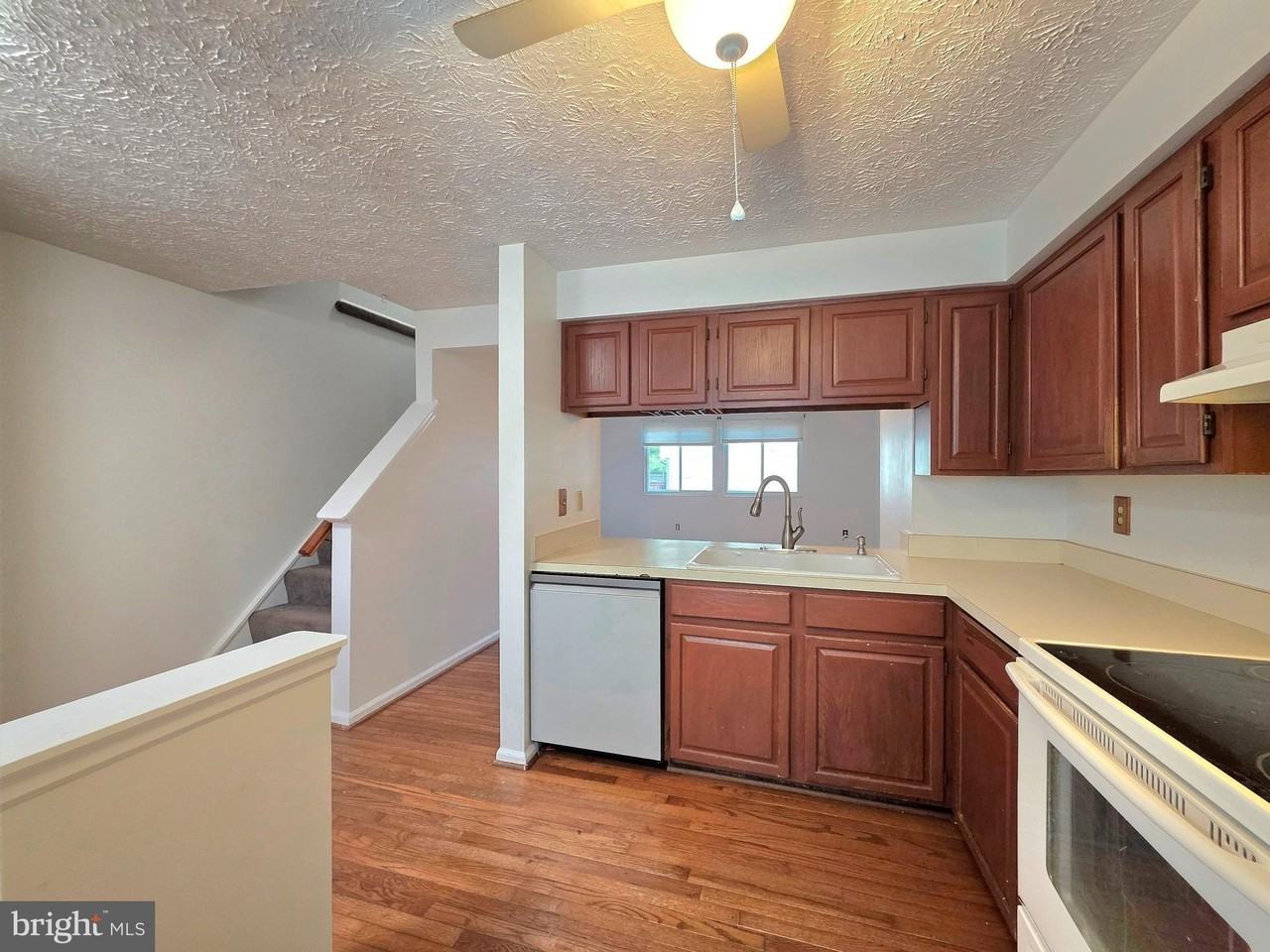 8568 Koluder Ct - Photo 5 of 29