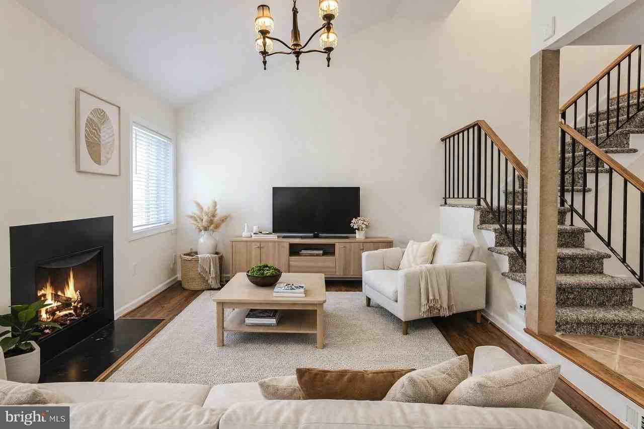 13373 Hungerford Pl - Photo 4 of 50