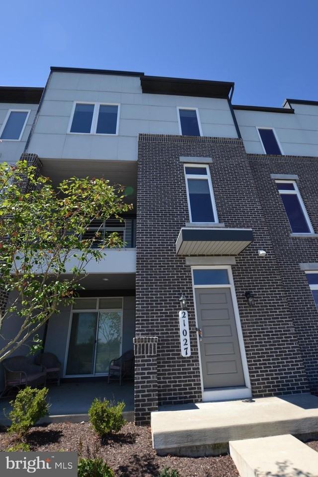 21027 Ashburn Heights Dr - Photo 2 of 16