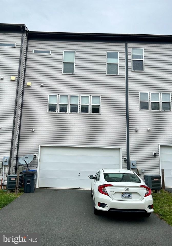 21027 Ashburn Heights Dr - Photo 3 of 16