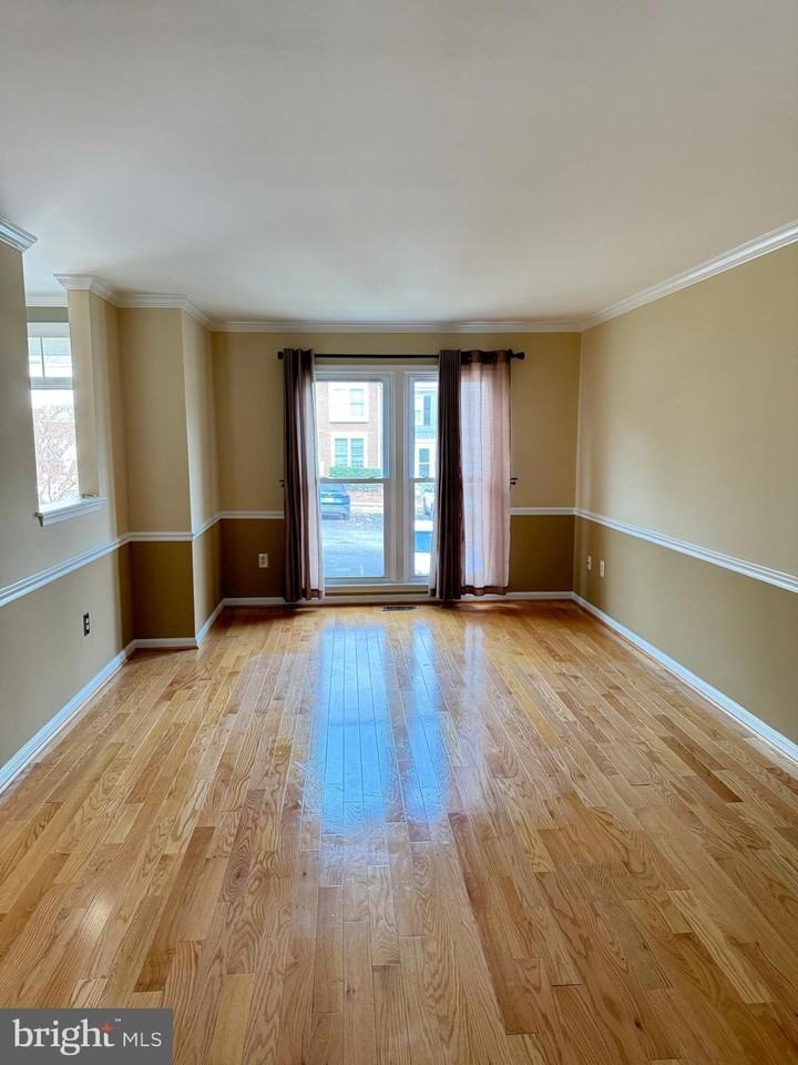 4221 Devonwood Way - Photo 3 of 36