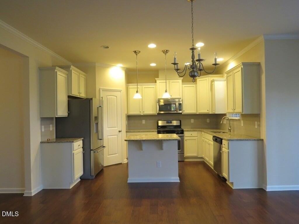 3908 Valley Side Ct - Photo 3 of 15