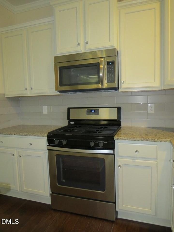 3908 Valley Side Ct - Photo 5 of 15